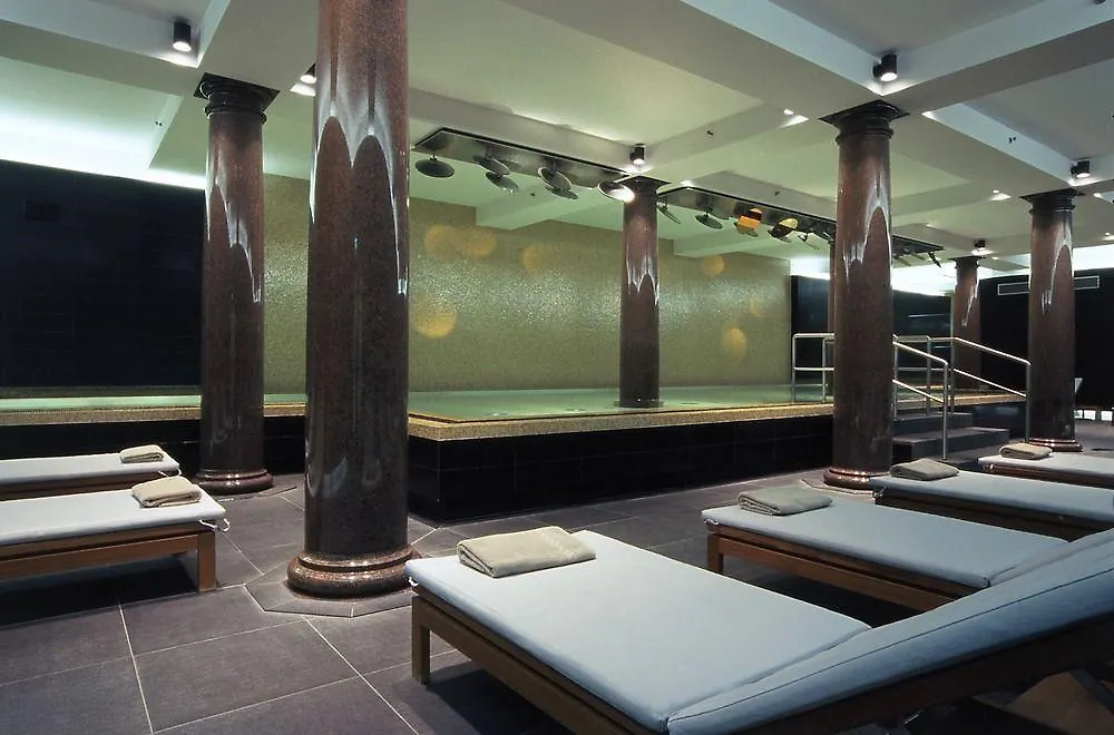 Hotel De Rom 3*,