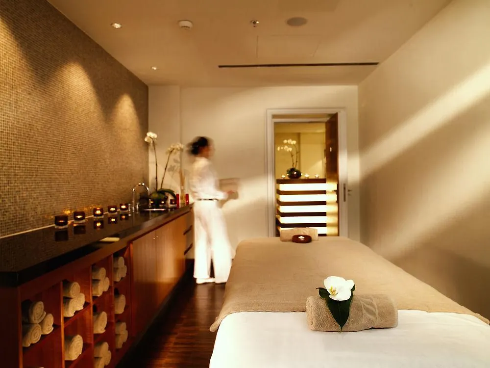 Hotel De Rom 3*,