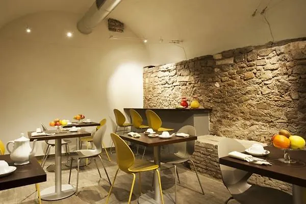 Hotel De Rom 3*,